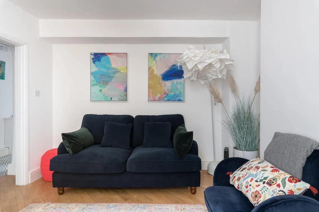 Modern Stylish Apartment Near City Centre Hove