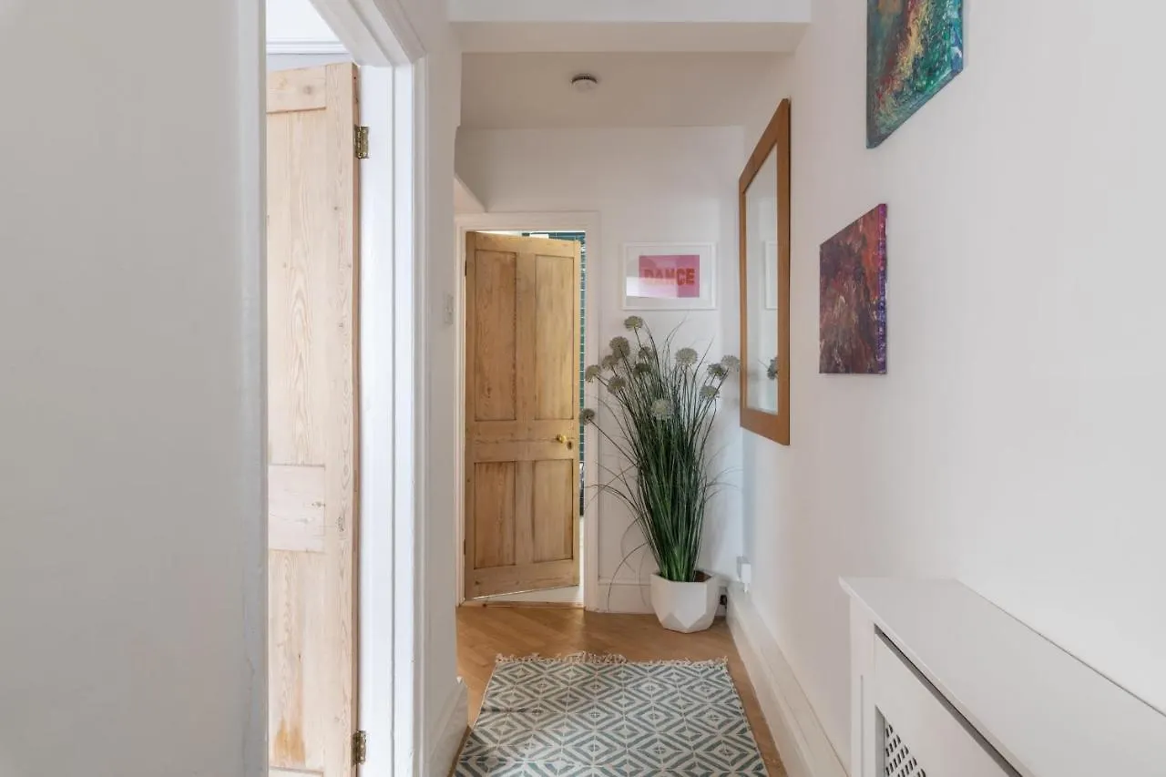 Modern Stylish Apartment Near City Centre Hove 0*,