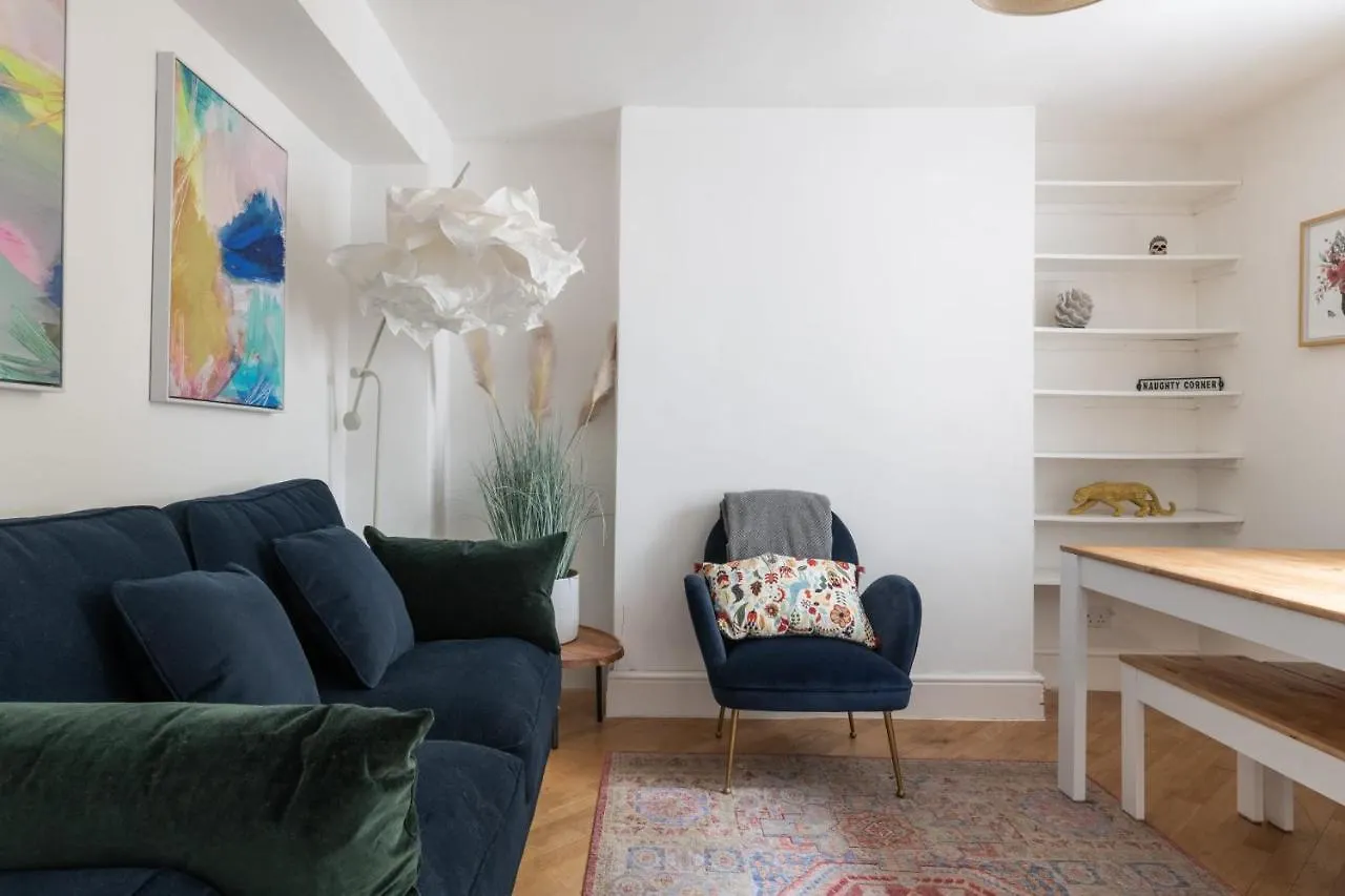 Modern Stylish Apartment Near City Centre Hove 0*,