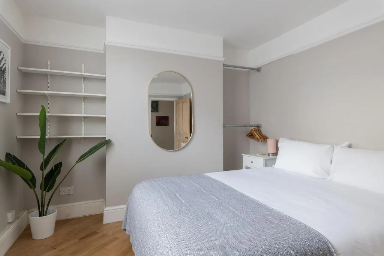 Modern Stylish Apartment Near City Centre Hove